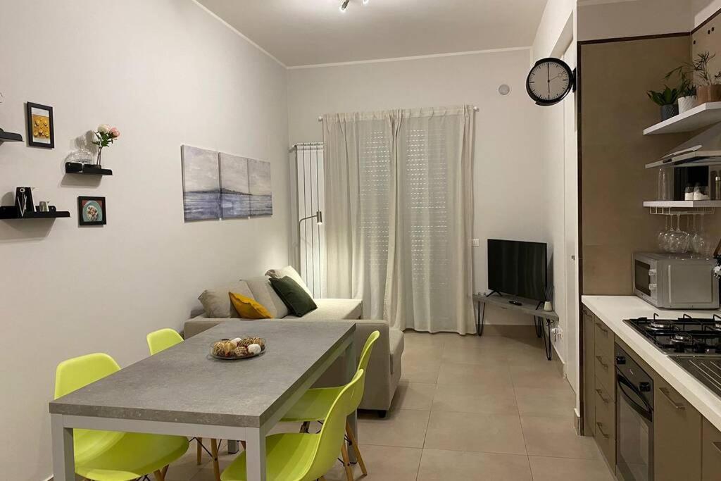 B&B Piano1 Interno5 - Accogliente E Moderno Bilocale Vicino Al Centro ซาแลร์โน ภายนอก รูปภาพ