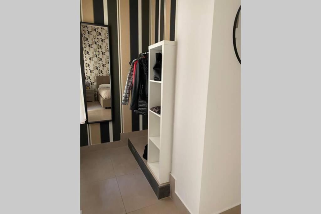 B&B Piano1 Interno5 - Accogliente E Moderno Bilocale Vicino Al Centro ซาแลร์โน ภายนอก รูปภาพ