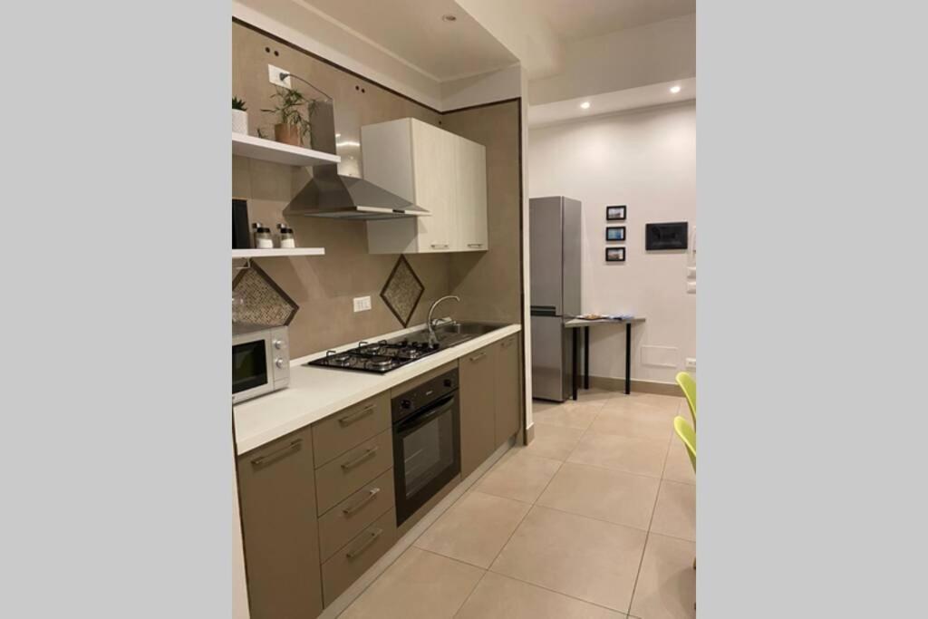 B&B Piano1 Interno5 - Accogliente E Moderno Bilocale Vicino Al Centro ซาแลร์โน ภายนอก รูปภาพ