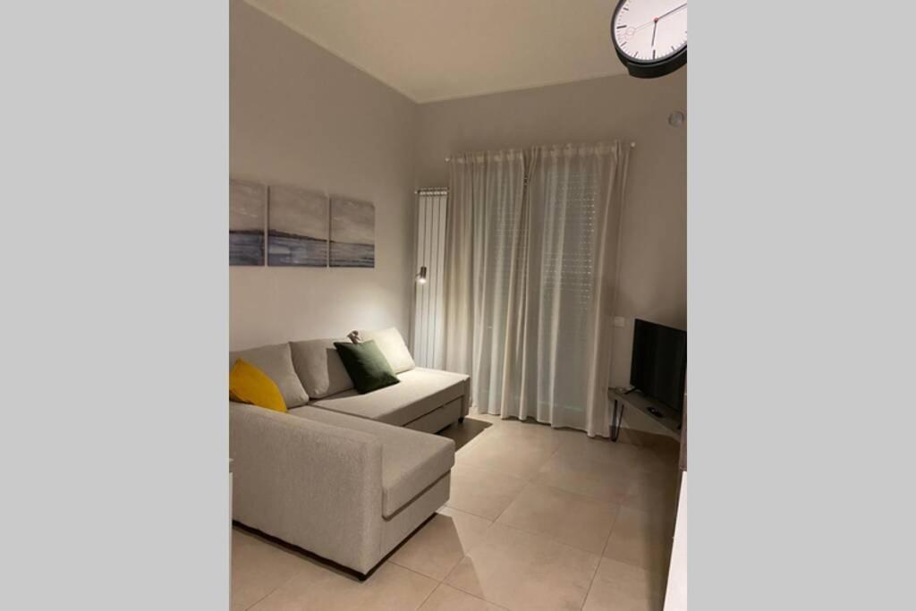 B&B Piano1 Interno5 - Accogliente E Moderno Bilocale Vicino Al Centro ซาแลร์โน ภายนอก รูปภาพ